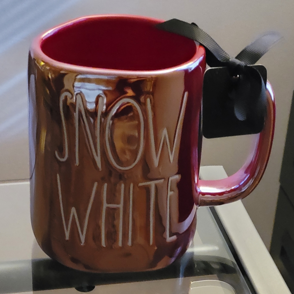 New Rae Dunn Disney Snow White and Seven Dwarfs Iridescent Red Mug